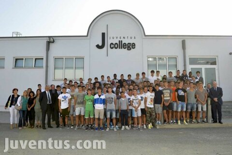 Studenti davanti al Juventus College